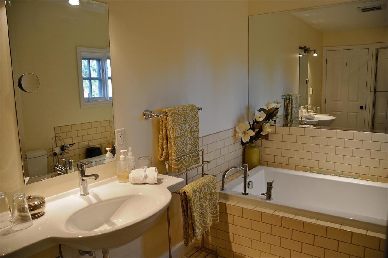 Wetherly Inn & Spa Ganges Екстериор снимка